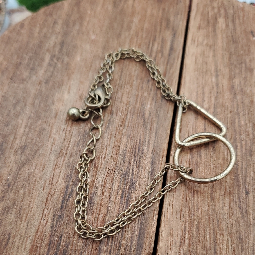Elegant Gold‎ Tone Triangle And Circle Chain Bracelet B3422